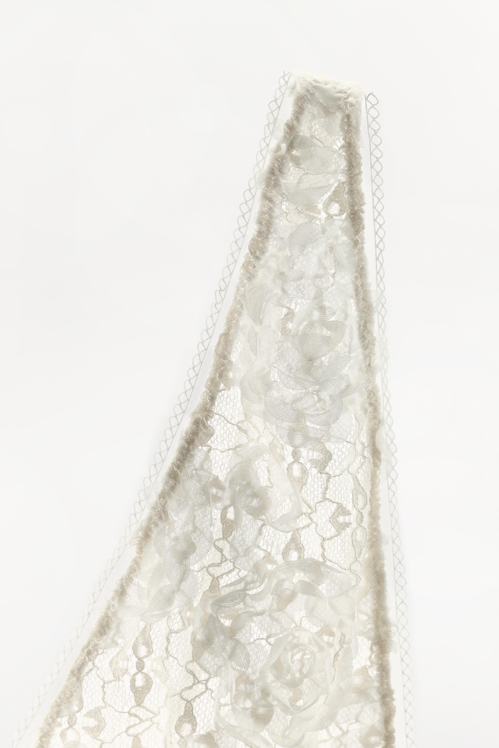 EMBOSSED LACE TRIANGLE BRA